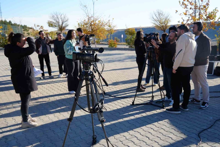 Mobil Basın Evi Gaziantep’te Öğrencilerle Buluştu