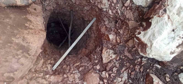 Gaziantep’te Kaçak Kazı Yapan 4 Şahsı Jandarma Suçüstü Yakaladı