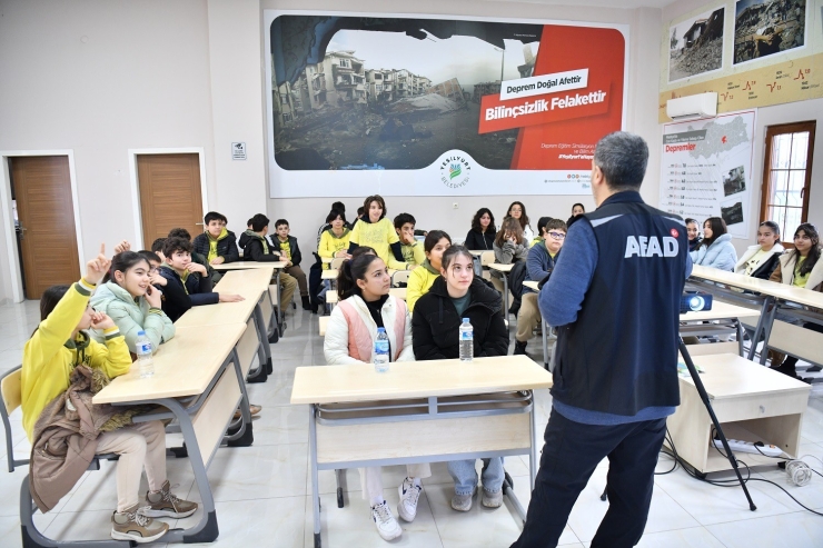 Yeşilyurt’ta Öğrencilere Depreme Karşı Hayat Kurtaran Eğitim