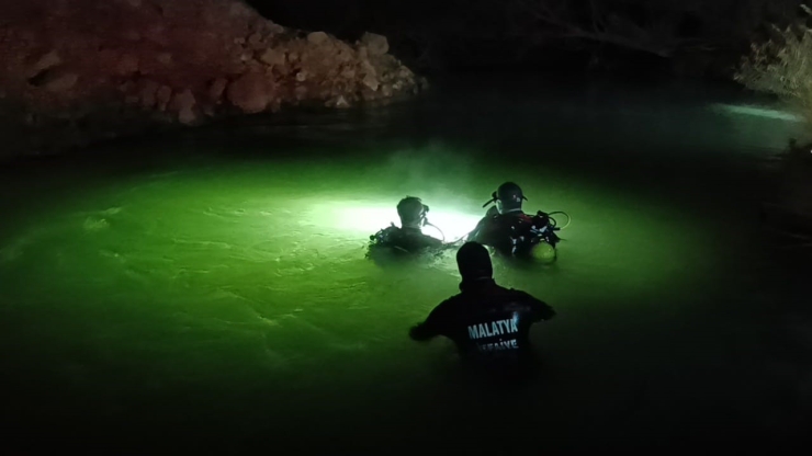 Malatya’da Gölete Giren Genç Hayatını Kaybetti