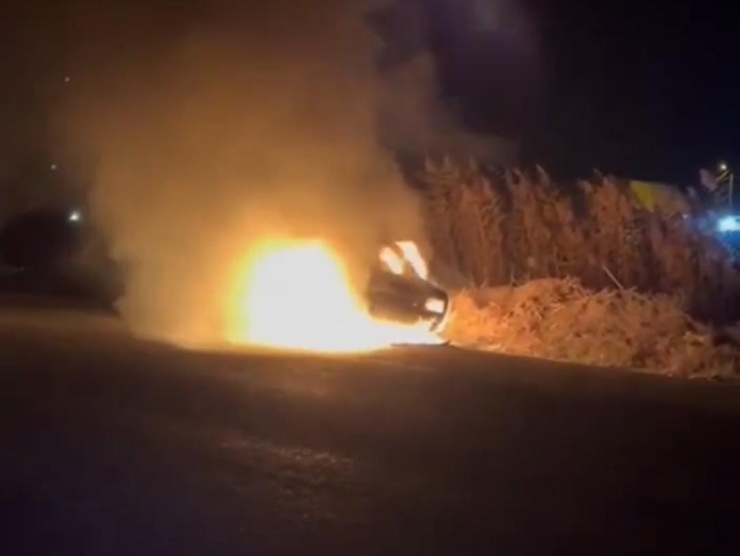 Şanlıurfa’da Bir Kişi Otomobilini Ateşe Verdi