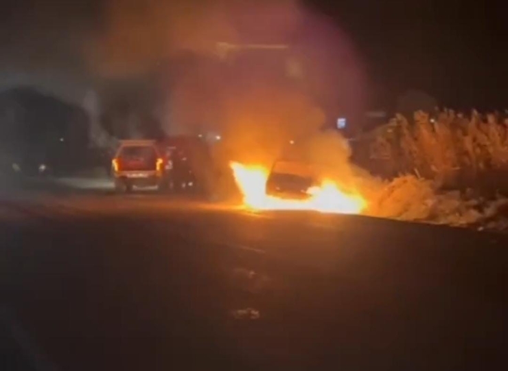 Şanlıurfa’da Bir Kişi Otomobilini Ateşe Verdi