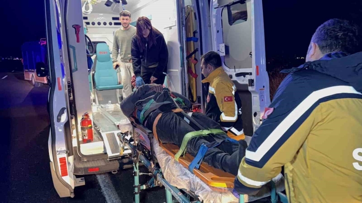 Adıyaman’da Minibüs Takla Atarak Devrildi: 4 Yaralı