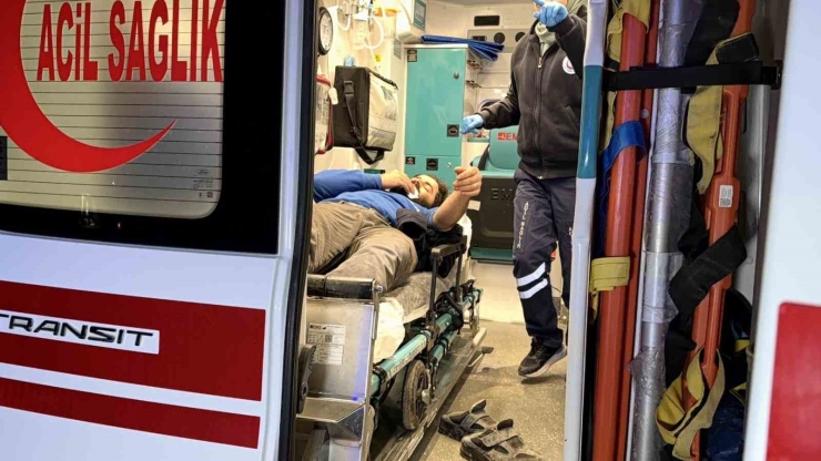 Adıyaman’da Minibüs Takla Atarak Devrildi: 4 Yaralı