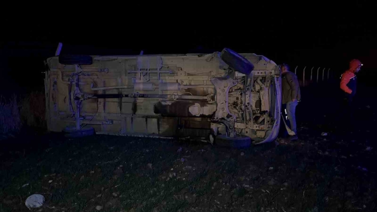 Adıyaman’da Minibüs Takla Atarak Devrildi: 4 Yaralı