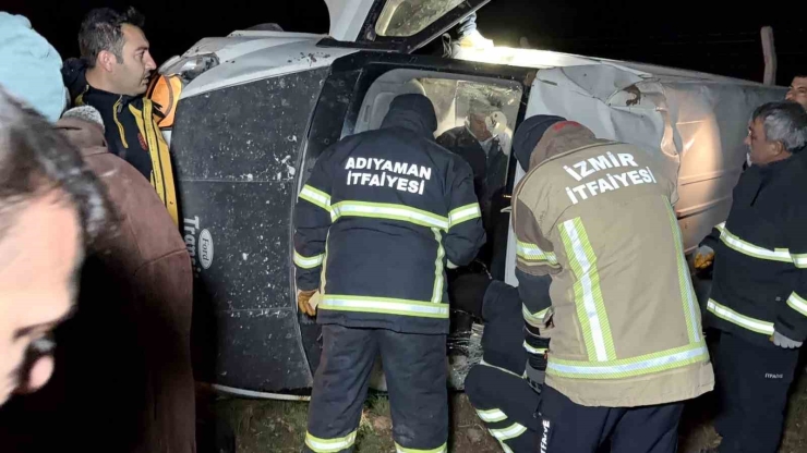 Adıyaman’da Minibüs Takla Atarak Devrildi: 4 Yaralı