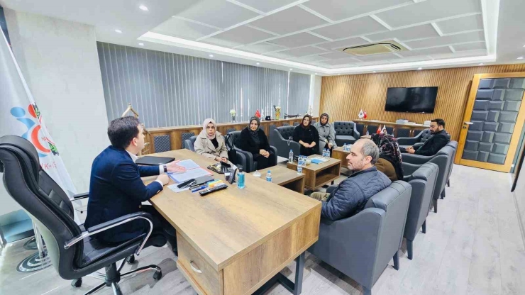 Aküzüm, Kadın Çalışanları Ağırladı