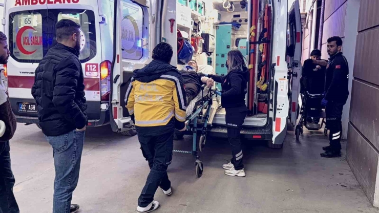 Otomobildeki 5 Kişi Ölümden Döndü: 2 Yaralı