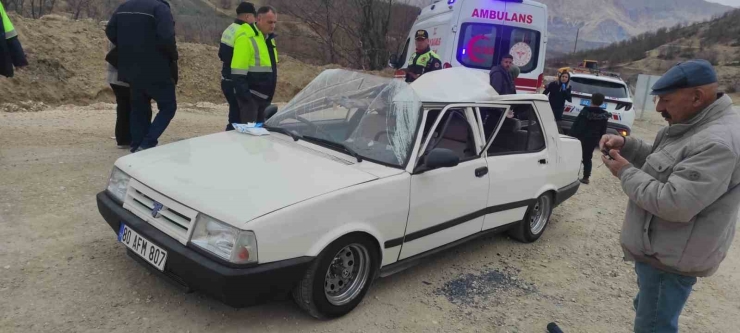 Otomobildeki 5 Kişi Ölümden Döndü: 2 Yaralı