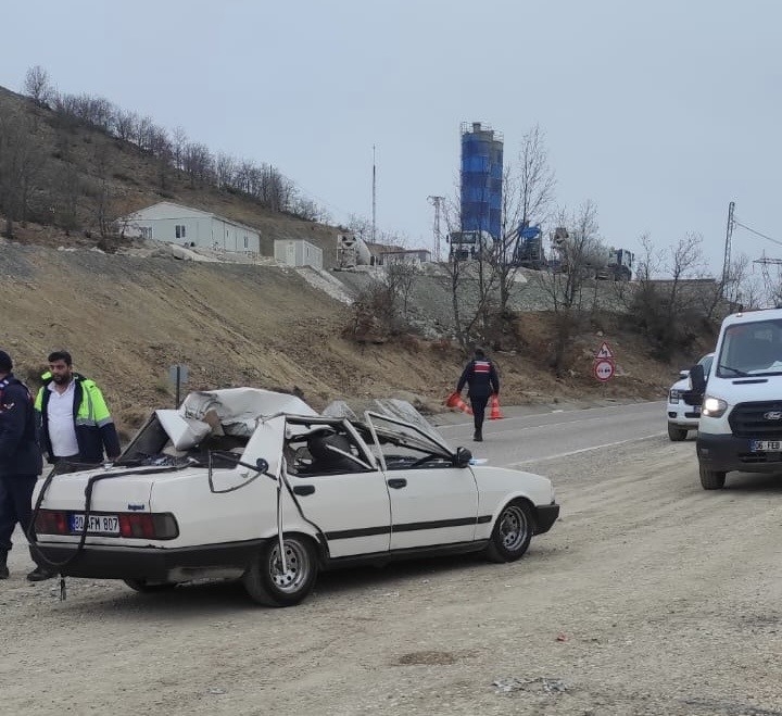 Otomobildeki 5 Kişi Ölümden Döndü: 2 Yaralı