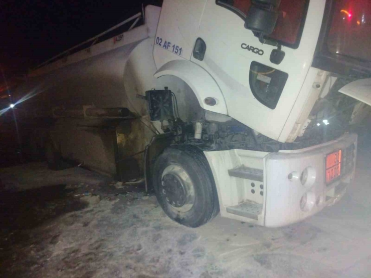 Yakıt Yüklü Tankerden Yükselen Dumanlar Korkuttu
