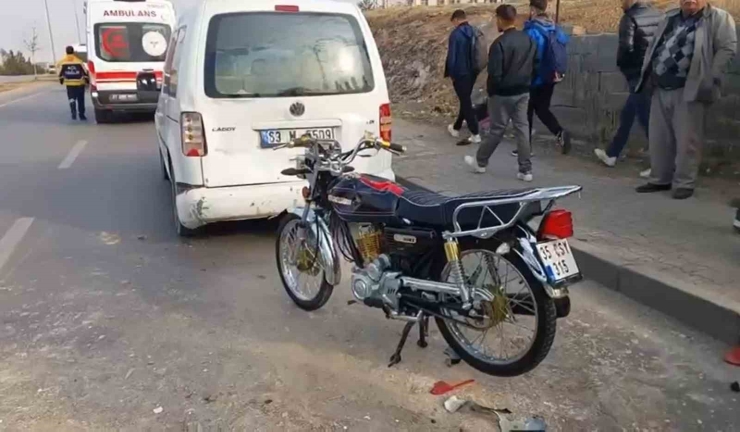 Gaziantep’te Motosiklet Otomobile Çarptı: 2 Yaralı