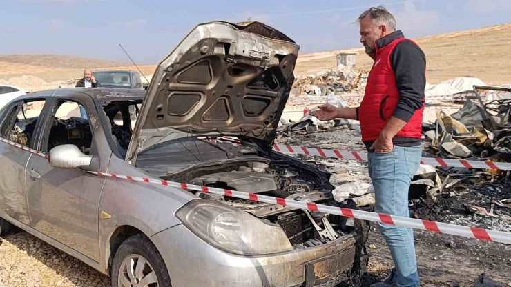 Şanlıurfa’da İnşaat Şantiyesinde Otomobiller Alev Alev Yandı