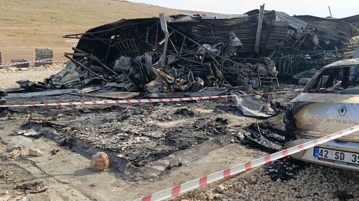Şanlıurfa’da İnşaat Şantiyesinde Otomobiller Alev Alev Yandı