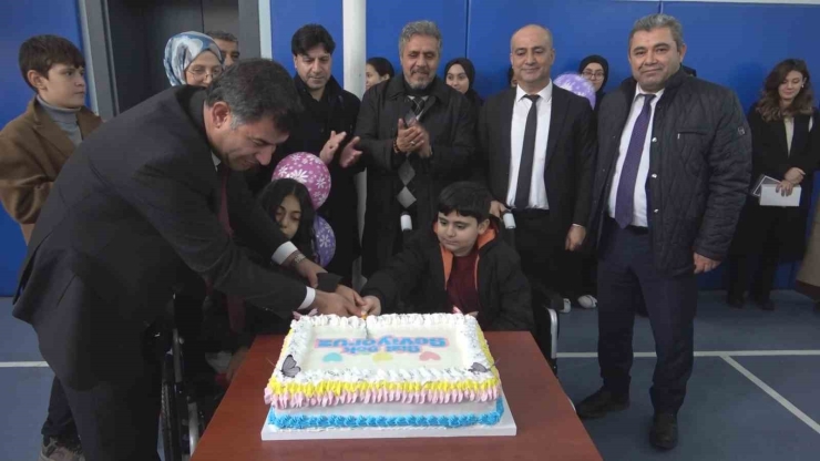 Hayırseverlerden, Engelli Bireylere 20 Akülü Sandalye Hediye Edildi