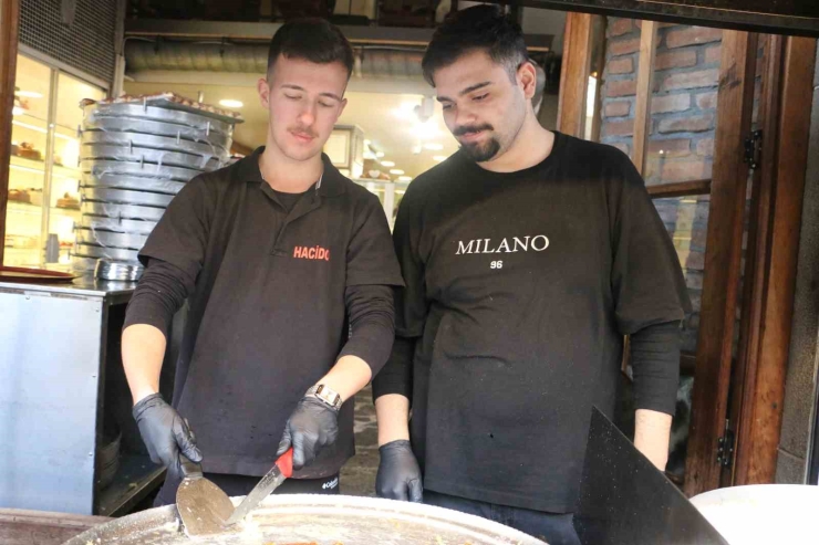 Turistlerden Lübnan Künefesine Yoğun İlgi