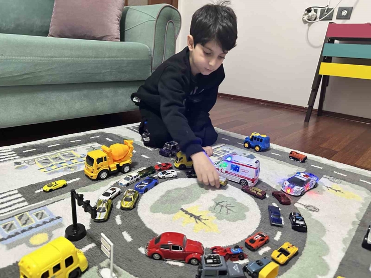 6 Yaşındaki Çocuktan Ambulans Duyarlılığı