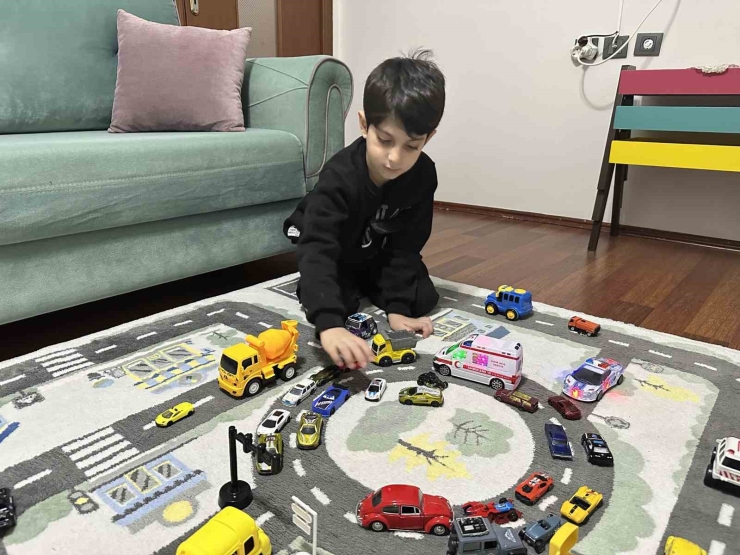 6 Yaşındaki Çocuktan Ambulans Duyarlılığı