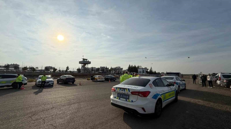 Diyarbakır’da 11’inci Yargı Paketi Heyecanı: Aileler Cezaevi Önünde Toplandı