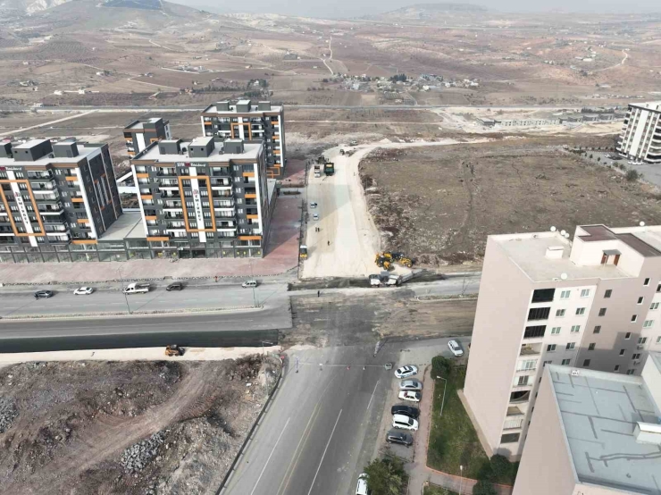 Büyükşehir’den Trafiği Rahatlatan Yol Çalışması