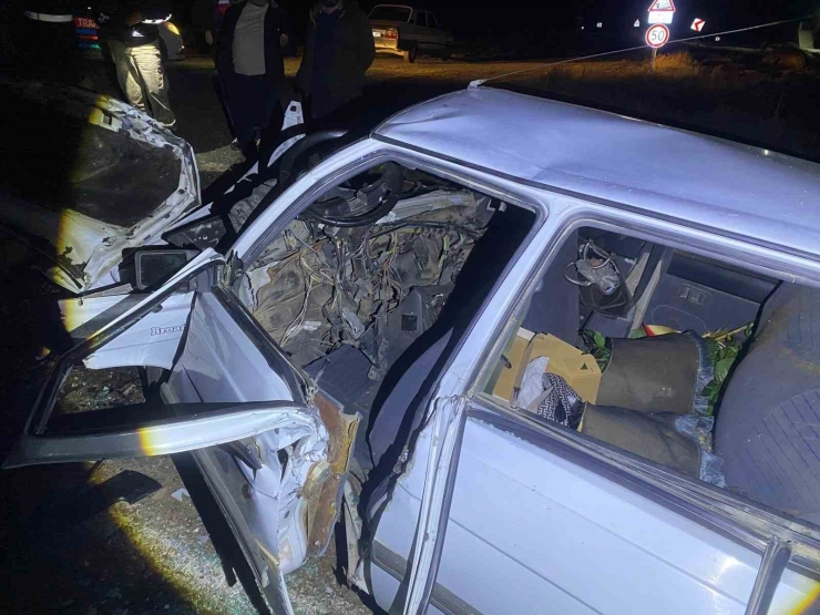 Siverek’te Otomobiller Kafa Kafaya Çarpıştı: 2’si Ağır 7 Yaralı