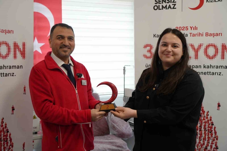 Kızılay’a 3 Milyonuncu Kan Bağışı Gaziantep’ten