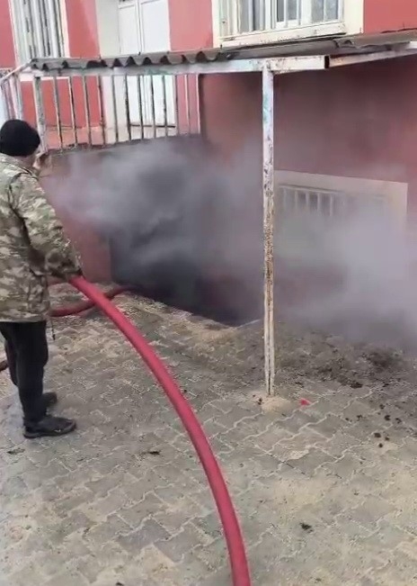 Okulun Bodrum Katında Korkutan Yangın