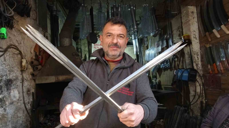 Eski Yöntemlerle Ürettiği Kebap Şişlerini 15 Ülkeye İhraç Ediyor