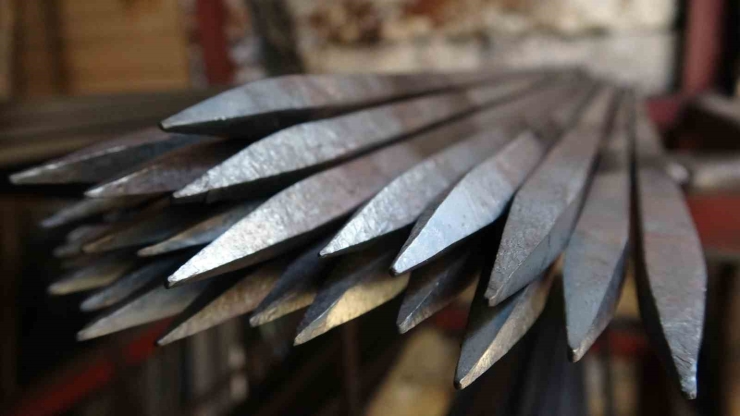 Eski Yöntemlerle Ürettiği Kebap Şişlerini 15 Ülkeye İhraç Ediyor