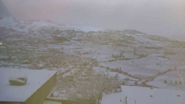 Çermik’e Mevsimin İlk Karı Yağdı