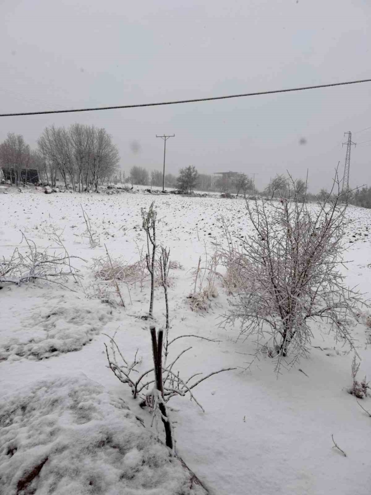 Çermik’e Mevsimin İlk Karı Yağdı