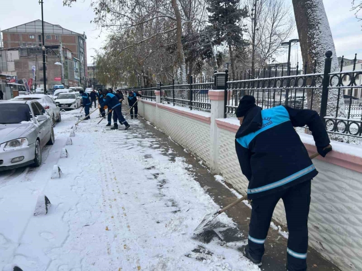 Battalgazi’de Karla Mücadele Aralıksız Sürüyor
