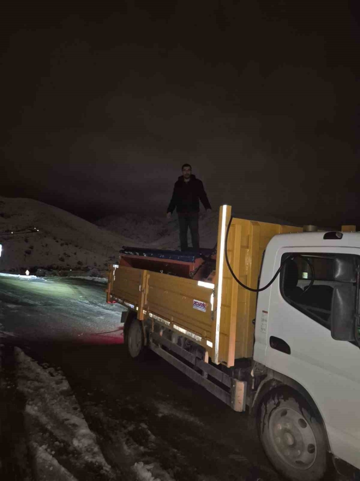 Battalgazi’de Karla Mücadele Aralıksız Sürüyor