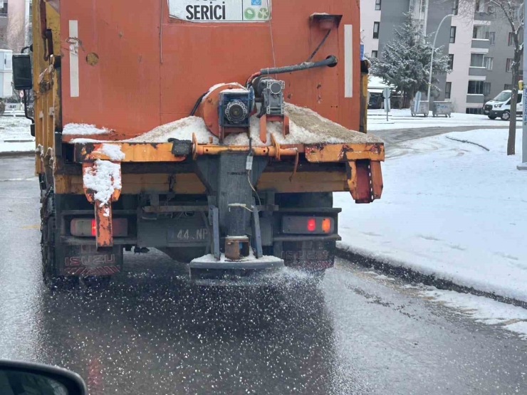 Battalgazi’de Karla Mücadele Aralıksız Sürüyor