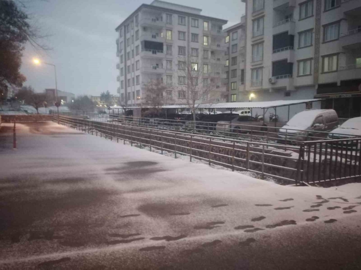 Yavuzeli’nde Kar Yağışı Etkili Oldu