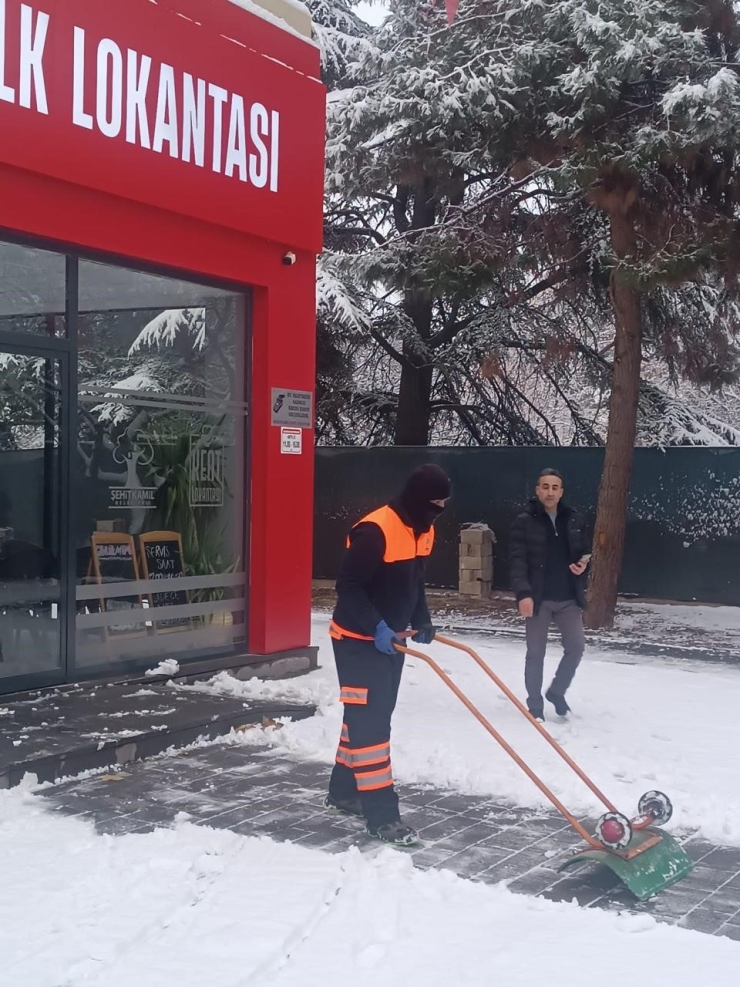 Şehitkamil’de Kar Ve Buzlanmaya Karşı Kesintisiz Mücadele