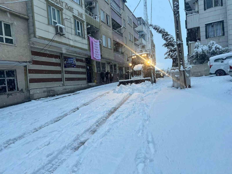 Haliliye Belediyesi Ekiplerinden Karla Yoğun Mücadelede