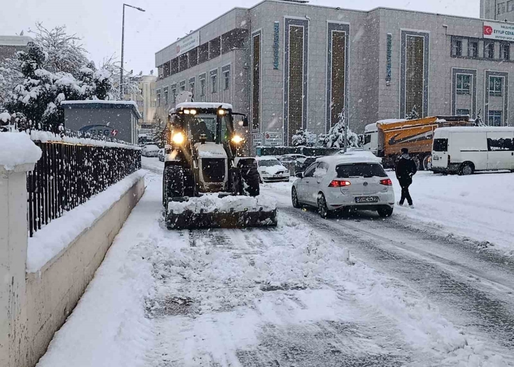 Haliliye Belediyesi Ekiplerinden Karla Yoğun Mücadelede