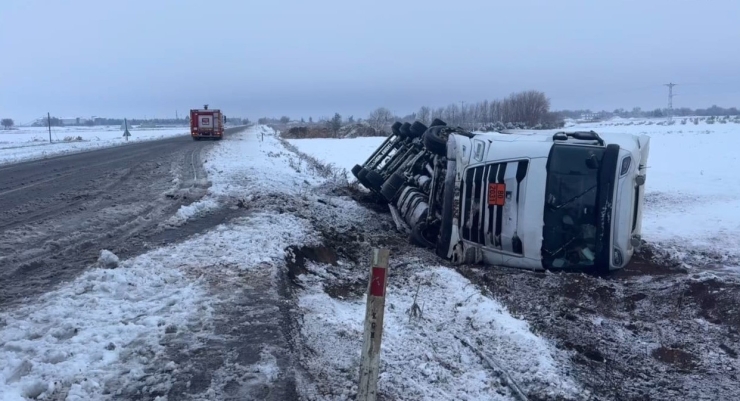 Şanlıurfa’da Asit Yüklü Tanker Devrildi: 1 Yaralı
