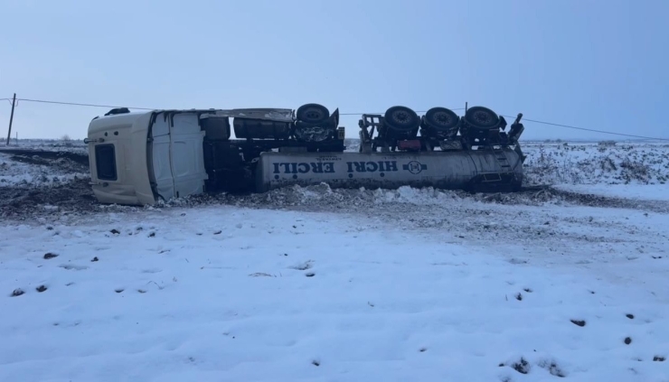 Şanlıurfa’da Asit Yüklü Tanker Devrildi: 1 Yaralı