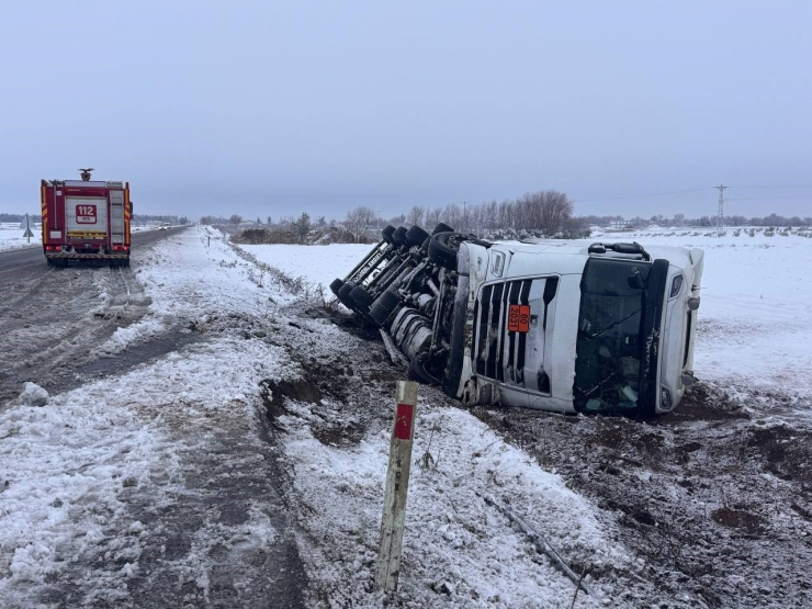 Şanlıurfa’da Asit Yüklü Tanker Devrildi: 1 Yaralı