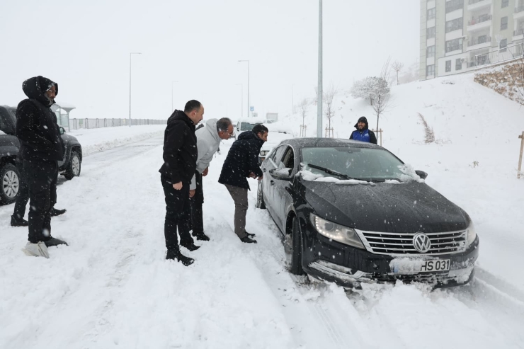 Eyyübiye Belediyesi Ekiplerinden Kar Mesaisi