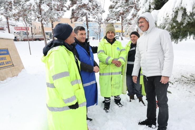Eyyübiye Belediyesi Ekiplerinden Kar Mesaisi