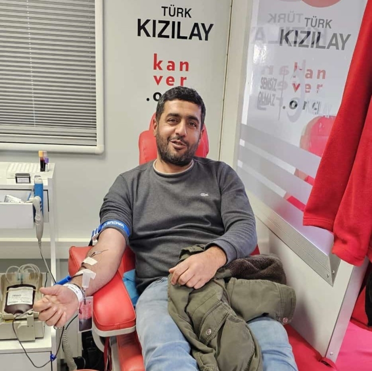 İmam, Cemaatiyle Kan Bağışında Bulundu