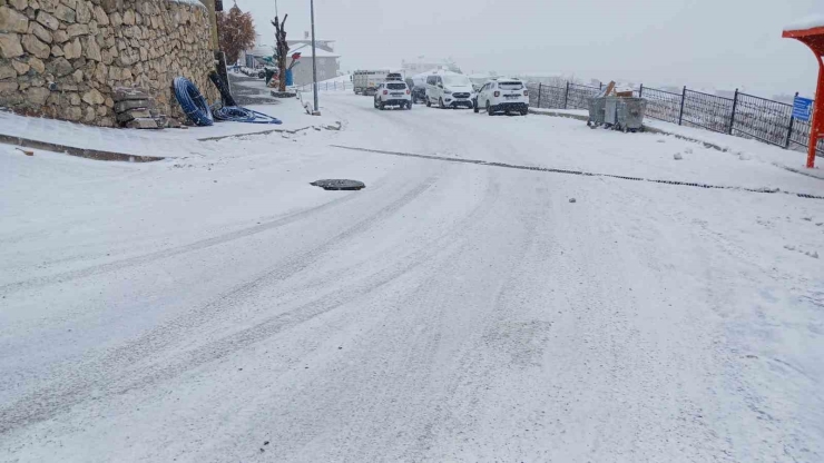 Kulp’ta Kar Nedeniyle Yaşam Durma Noktasına Geldi