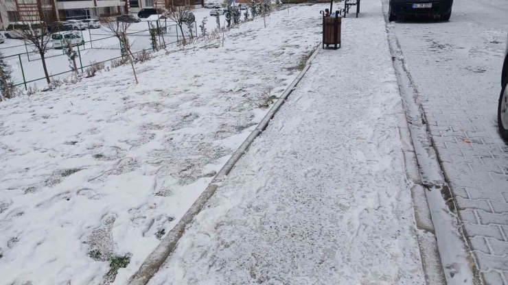 Kulp’ta Kar Nedeniyle Yaşam Durma Noktasına Geldi