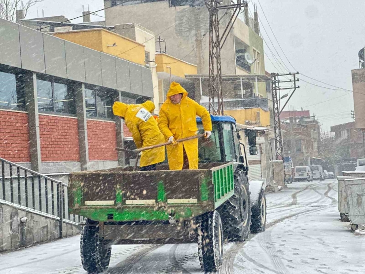 Haliliye Belediyesi Ekipleri Kar Mesaisinde