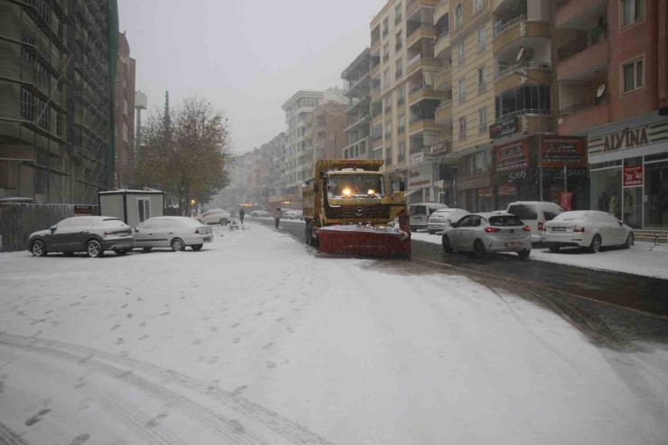 Haliliye Belediyesi Ekipleri Kar Mesaisinde