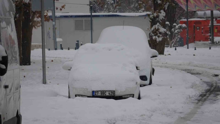 Gaziantep’te Kar Yağışı Sonrası Yollar Boş Kaldı