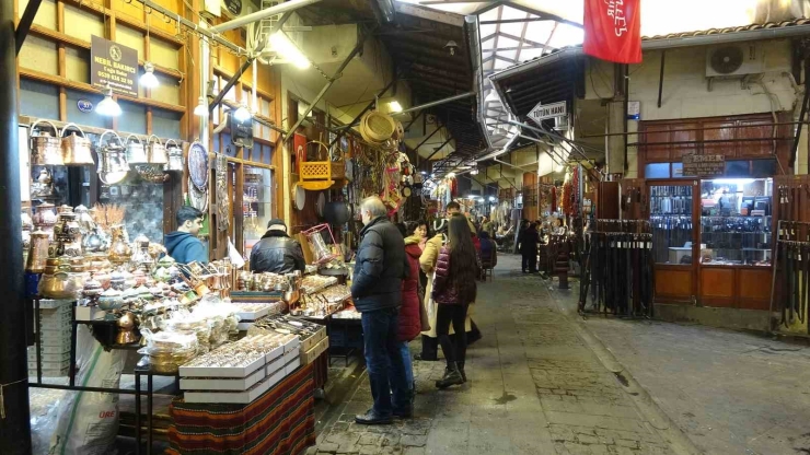 Gaziantep’te Kar Yağışı Tarihi Çarşıları Sessizliğe Bürüdü